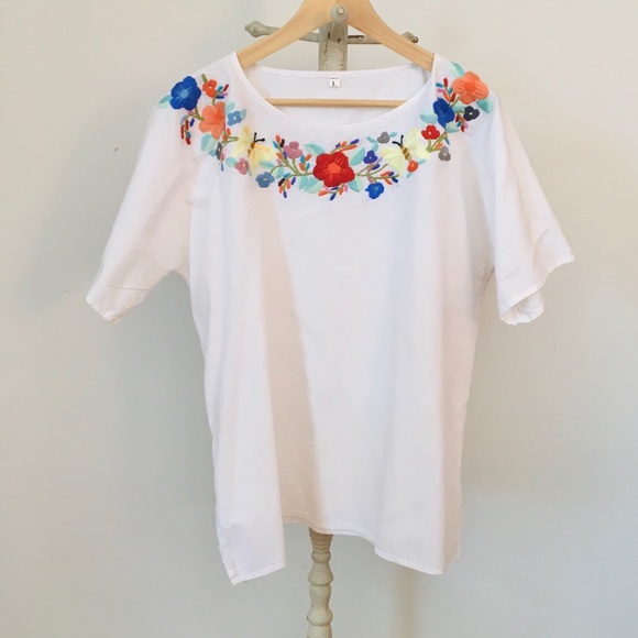 Vintage flower embroidered top - Picture 9 of 14